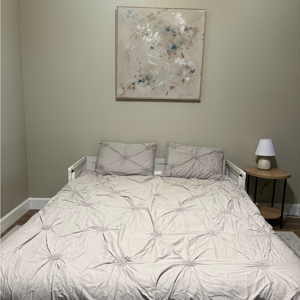 Pottery Barn Teen Comforter and Shams - Picture 2 of 4